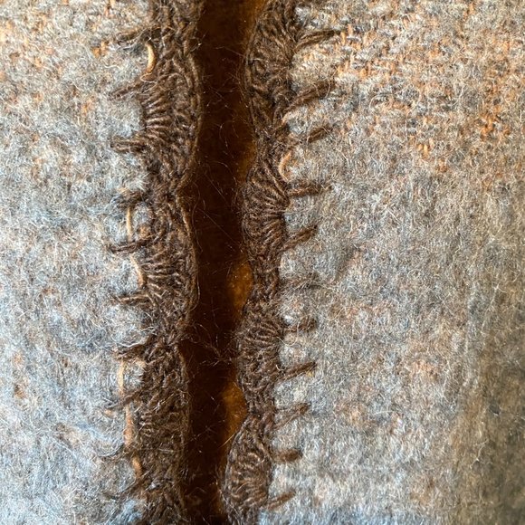 Vintage Monteza's Alpaca Cape Poncho Shawl Wrap Wooden Button At Neckline Sz Med - Picture 10 of 16